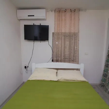 ゲストハウス By Dinka