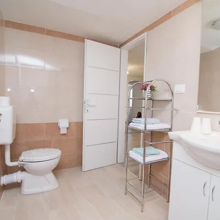 ゲストハウス By Dinka Ilovik