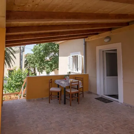 ゲストハウス By Dinka