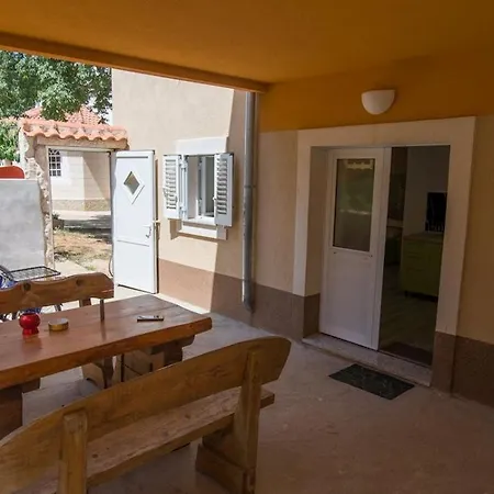 ゲストハウス By Dinka