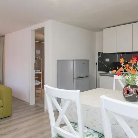 By Dinka ゲストハウス 3*