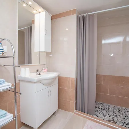 By Dinka Apartment Ilovik