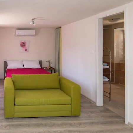 By Dinka Vendégház Ilovik