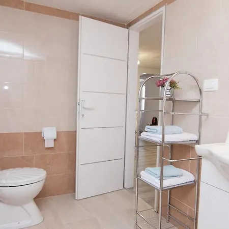 By Dinka Vendégház 3*