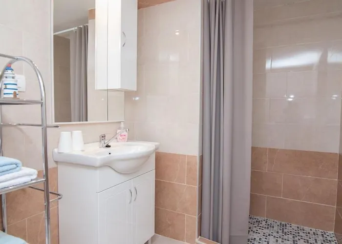 Πανσιόν By Dinka Ilovik