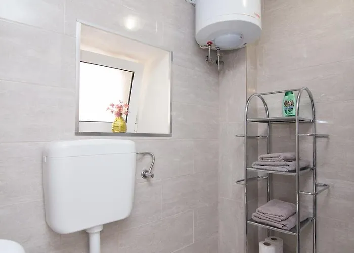 Πανσιόν By Dinka