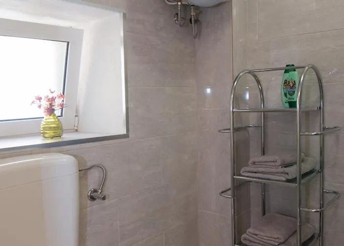 Πανσιόν By Dinka 3*